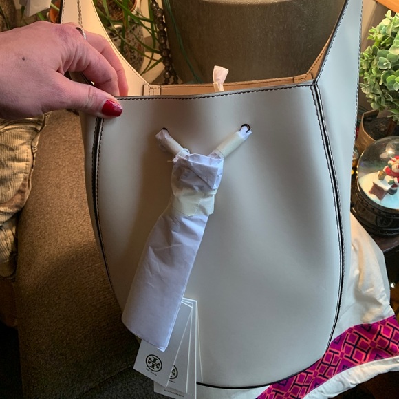 Authentic TORY BURCH CALF leather drawstrings bucket bag - Picture 8 of 16